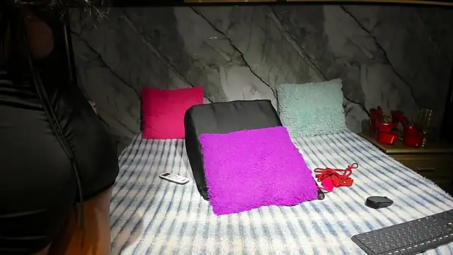 Snapshot of Niyirey1 chatting on 10/14/25, 12:28 Niyirey1 online show from 10/14/25, 12:28