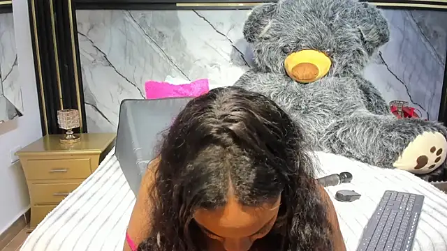 Snapshot of Niyirey1 chatting on 10/29/25, 12:40 Niyirey1 online show from 10/29/25, 12:40