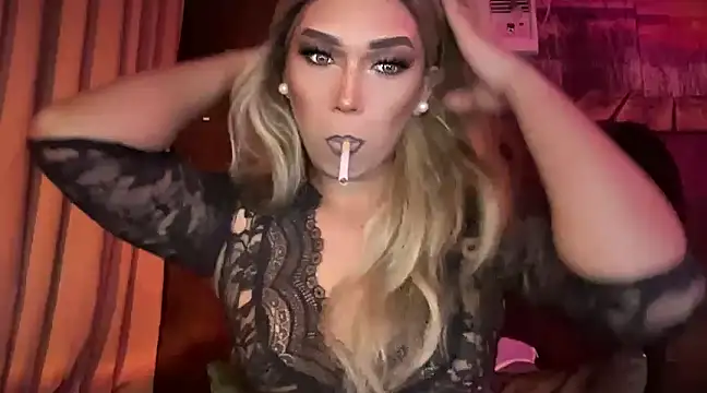 Snapshot of Lo_la_69 chatting on 12/12/24, 05:10 Lo la 69 online show from 12/12/24, 05:10