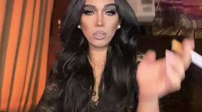 Snapshot of Lo_la_69 chatting on 12/28/24, 05:44 Lo la 69 online show from 12/28/24, 05:44