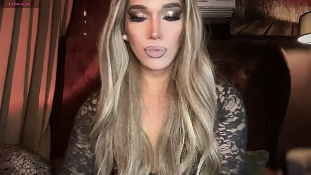 Snapshot of Lo_la_69 chatting on 09/16/25, 04:57 Lo la 69 online show from 09/16/25, 04:57