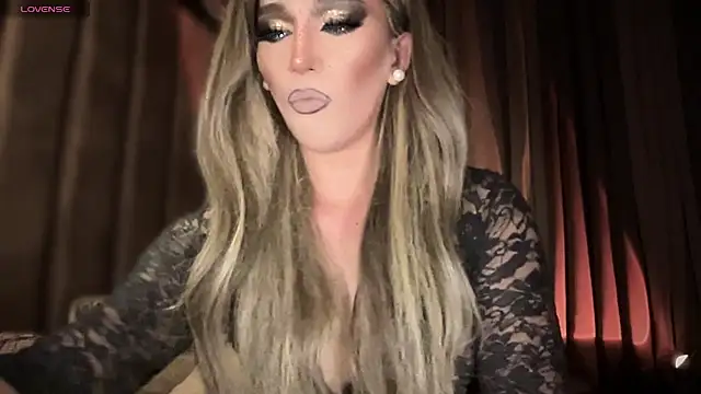 Snapshot of Lo_la_69 chatting on 09/30/25, 04:17 Lo la 69 online show from 09/30/25, 04:17