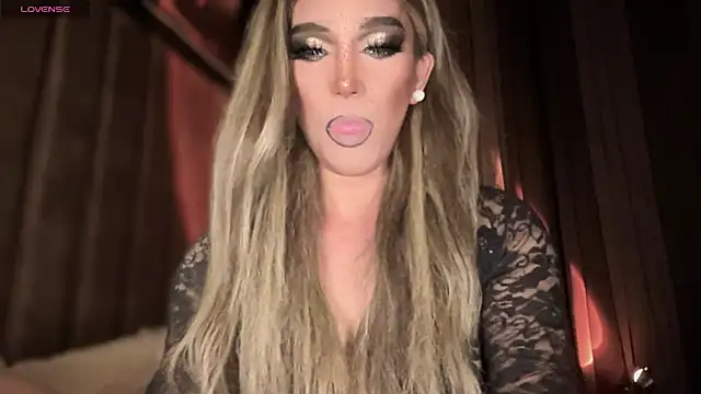 Snapshot of Lo_la_69 chatting on 10/06/25, 05:49 Lo la 69 online show from 10/06/25, 05:49