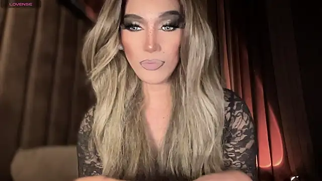 Snapshot of Lo_la_69 chatting on 10/11/25, 05:28 Lo la 69 online show from 10/11/25, 05:28