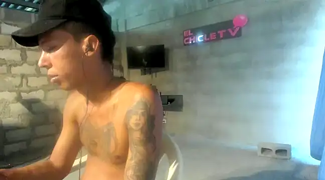 Snapshot of EL-CHICLE-TV chatting on 02/05/25, 11:06 EL-CHICLE-TV online show from 02/05/25, 11:06