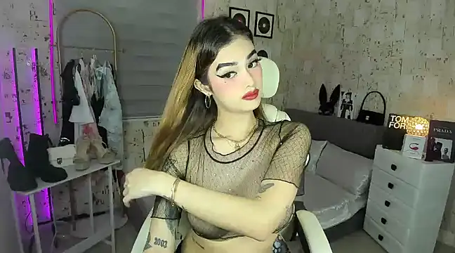 Snapshot of AlexandraMooree chatting on 02/21/25, 04:48 AlexandraMooree online show from 02/21/25, 04:48