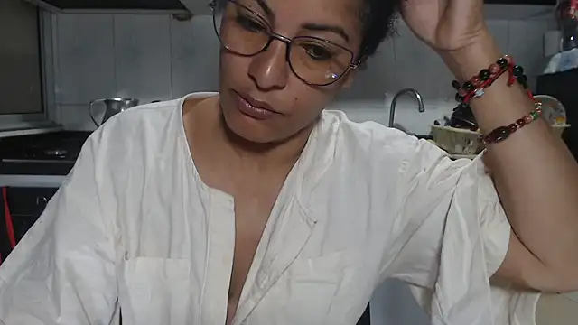 kateleyagrey online show from 10/11/25, 10:58