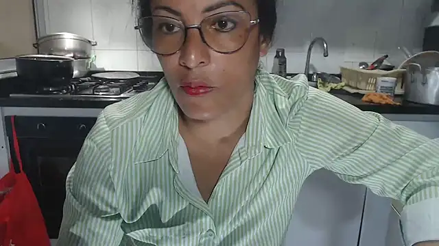 kateleyagrey online show from 10/21/25, 07:03