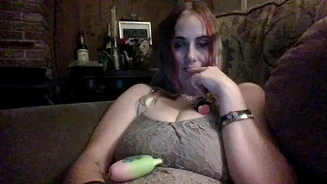 Snapshot of ClumsyLink chatting on 09/14/25, 01:21 ClumsyLink online show from 09/14/25, 01:21