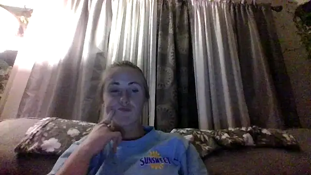 Snapshot of ClumsyLink chatting on 09/16/25, 09:32 ClumsyLink online show from 09/16/25, 09:32