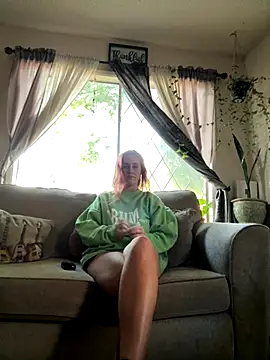 Snapshot of ClumsyLink chatting on 10/17/25, 12:25 ClumsyLink online show from 10/17/25, 12:25