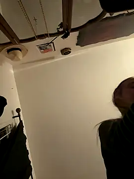 Snapshot of ClumsyLink chatting on 10/19/25, 04:02 ClumsyLink online show from 10/19/25, 04:02