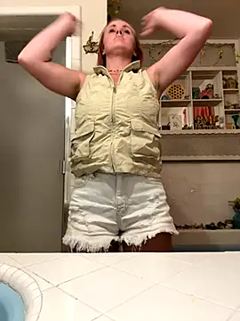 Snapshot of ClumsyLink chatting on 10/20/25, 05:30 ClumsyLink online show from 10/20/25, 05:30