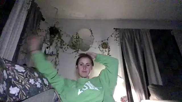 Snapshot of ClumsyLink chatting on 10/25/25, 03:14 ClumsyLink online show from 10/25/25, 03:14