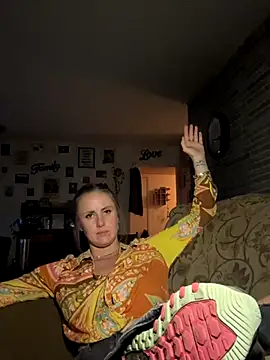 Snapshot of ClumsyLink chatting on 11/01/25, 10:39 ClumsyLink online show from 11/01/25, 10:39