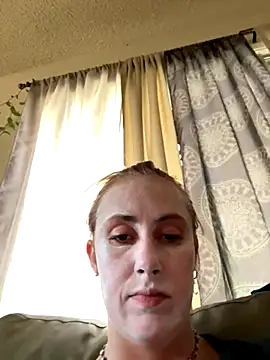 Snapshot of ClumsyLink chatting on 11/01/25, 10:45 ClumsyLink online show from 11/01/25, 10:45