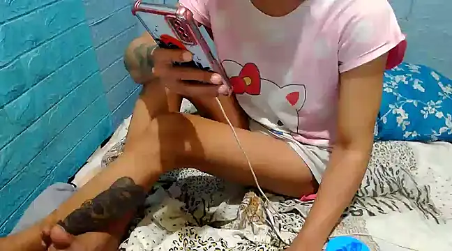 Snapshot of AsianNaughtiesMistress chatting on 02/14/25, 06:19 AsianNaughtiesMistress online show from 02/14/25, 06:19