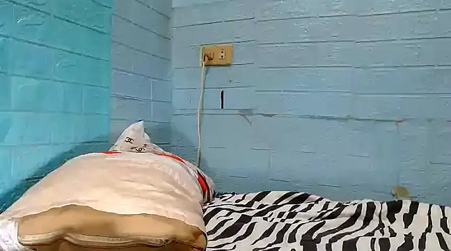 Snapshot of AsianNaughtiesMistress chatting on 03/20/25, 05:25 AsianNaughtiesMistress online show from 03/20/25, 05:25