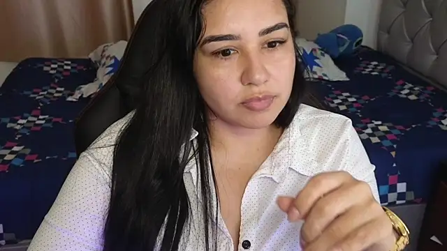 Snapshot of _anastasia chatting on 03/04/25, 10:05 anastasia online show from 03/04/25, 10:05