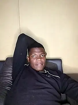 Snapshot of Ellonson chatting on 12/09/24, 07:29 Ellonson online show from 12/09/24, 07:29