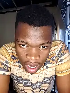 Snapshot of Ellonson chatting on 12/18/24, 03:00 Ellonson online show from 12/18/24, 03:00