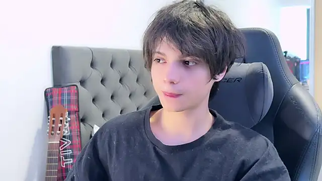 Snapshot of SasukeUhchiaa chatting on 12/03/24, 08:39 SasukeUhchiaa online show from 12/03/24, 08:39