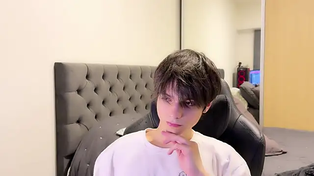 Snapshot of SasukeUhchiaa chatting on 01/02/25, 01:27 SasukeUhchiaa online show from 01/02/25, 01:27