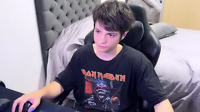 Snapshot of SasukeUhchiaa chatting on 02/22/25, 01:33 SasukeUhchiaa online show from 02/22/25, 01:33