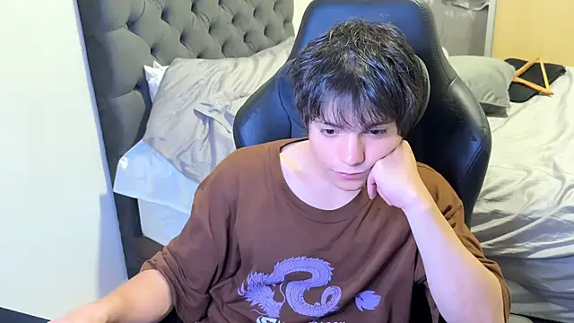 Snapshot of SasukeUhchiaa chatting on 03/03/25, 10:42 SasukeUhchiaa online show from 03/03/25, 10:42