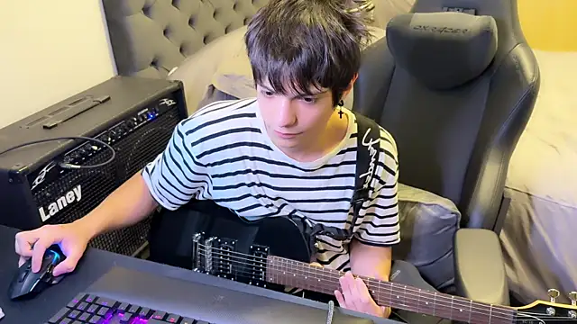 Snapshot of SasukeUhchiaa chatting on 03/08/25, 04:50 SasukeUhchiaa online show from 03/08/25, 04:50