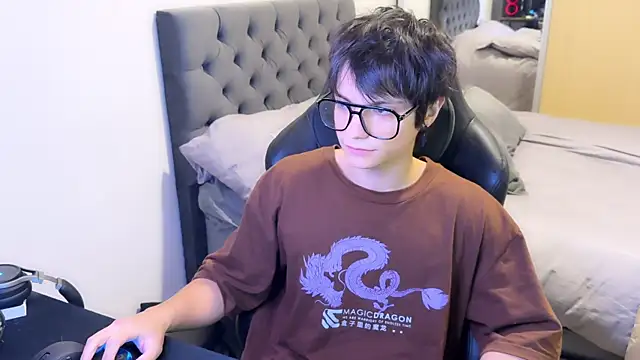 Snapshot of SasukeUhchiaa chatting on 03/11/25, 12:33 SasukeUhchiaa online show from 03/11/25, 12:33