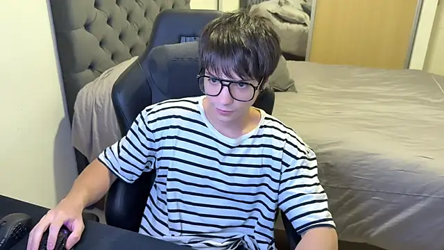 Snapshot of SasukeUhchiaa chatting on 03/11/25, 11:48 SasukeUhchiaa online show from 03/11/25, 11:48