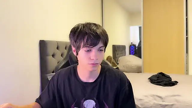 Snapshot of SasukeUhchiaa chatting on 03/19/25, 09:37 SasukeUhchiaa online show from 03/19/25, 09:37