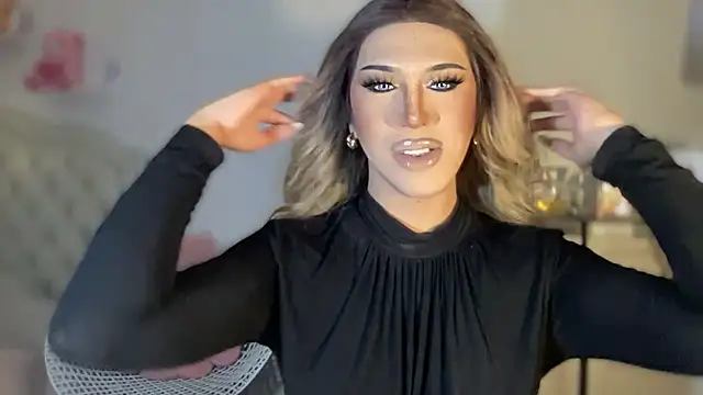 Snapshot of Ts_glamxxxx chatting on 10/05/25, 11:35 Ts glamxxxx online show from 10/05/25, 11:35