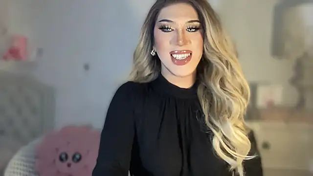 Snapshot of Ts_glamxxxx chatting on 10/13/25, 01:27 Ts glamxxxx online show from 10/13/25, 01:27