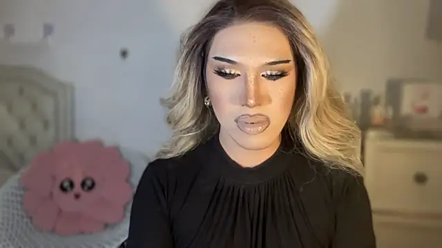 Snapshot of Ts_glamxxxx chatting on 10/19/25, 02:56 Ts glamxxxx online show from 10/19/25, 02:56