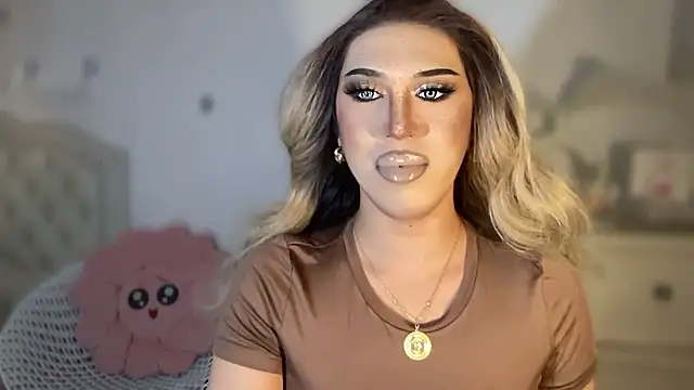 Snapshot of Ts_glamxxxx chatting on 10/20/25, 01:28 Ts glamxxxx online show from 10/20/25, 01:28