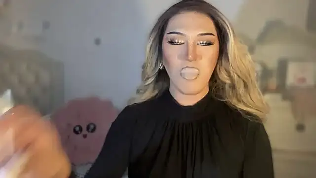 Snapshot of Ts_glamxxxx chatting on 10/21/25, 12:55 Ts glamxxxx online show from 10/21/25, 12:55