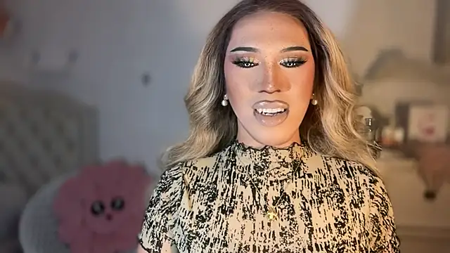 Snapshot of Ts_glamxxxx chatting on 10/24/25, 02:08 Ts glamxxxx online show from 10/24/25, 02:08