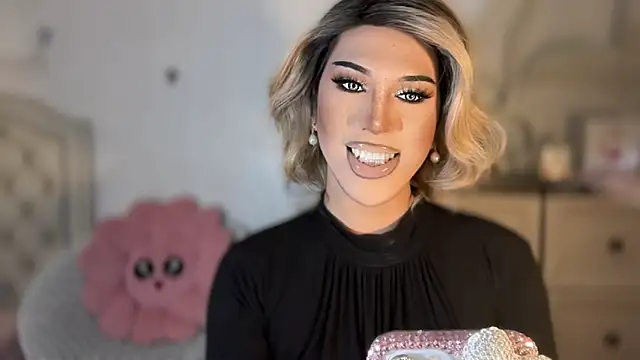 Snapshot of Ts_glamxxxx chatting on 10/30/25, 12:56 Ts glamxxxx online show from 10/30/25, 12:56