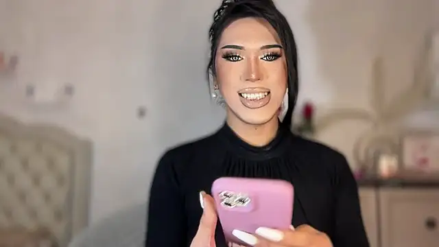 Snapshot of Ts_glamxxxx chatting on 11/14/25, 12:20 Ts glamxxxx online show from 11/14/25, 12:20