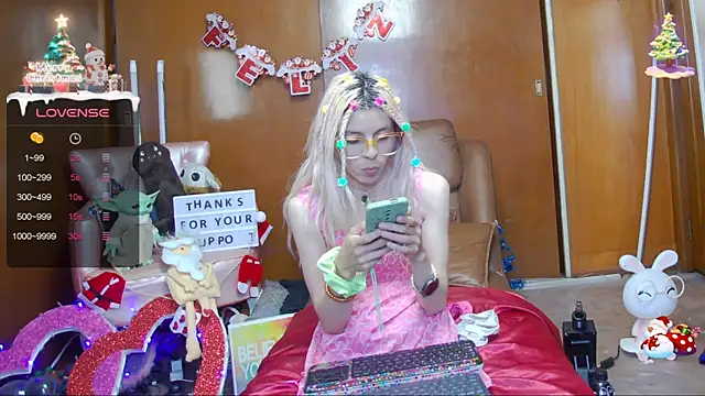 Snapshot of Skinygirl chatting on 12/14/24, 12:11 Skinygirl online show from 12/14/24, 12:11