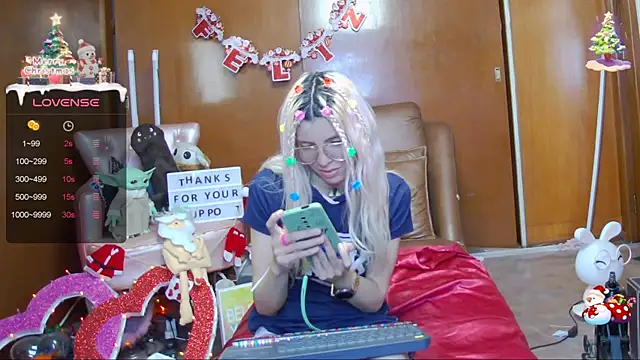 Snapshot of Skinygirl chatting on 12/20/24, 11:16 Skinygirl online show from 12/20/24, 11:16