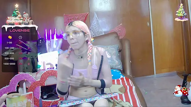 Snapshot of Skinygirl chatting on 02/23/25, 03:45 Skinygirl online show from 02/23/25, 03:45