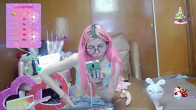 Snapshot of Skinygirl chatting on 09/10/25, 12:32 Skinygirl online show from 09/10/25, 12:32