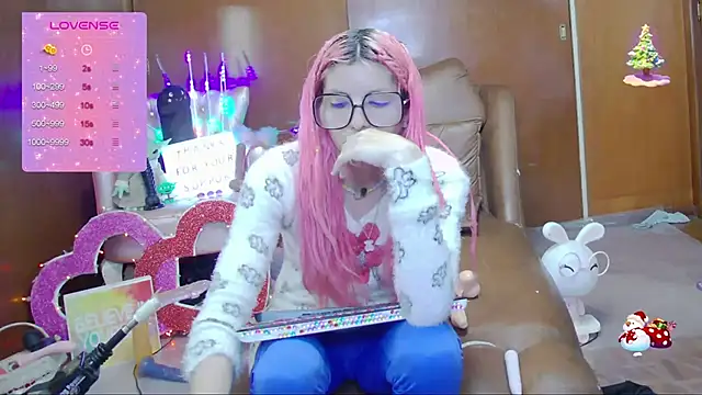 Snapshot of Skinygirl chatting on 09/13/25, 02:22 Skinygirl online show from 09/13/25, 02:22