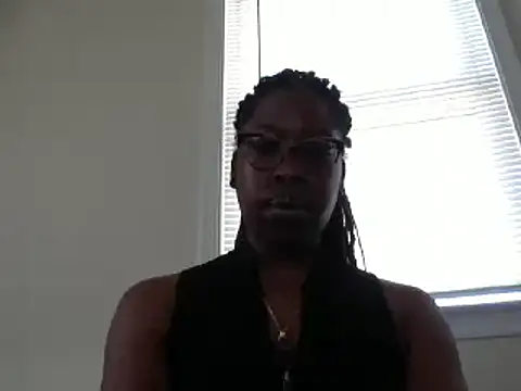 Snapshot of MadamIndigo chatting on 03/17/25, 06:11 MadamIndigo online show from 03/17/25, 06:11