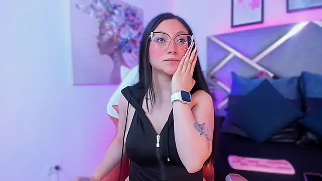 lucy neil online show from 10/10/25, 02:32