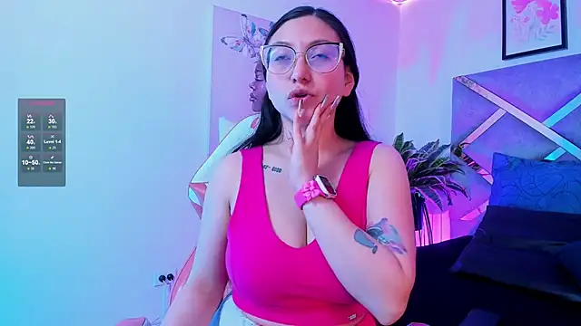 lucy neil online show from 11/08/25, 02:34