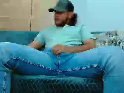 Snapshot of tuyo1995 chatting on 09/18/25, 02:02 tuyo1995 online show from 09/18/25, 02:02